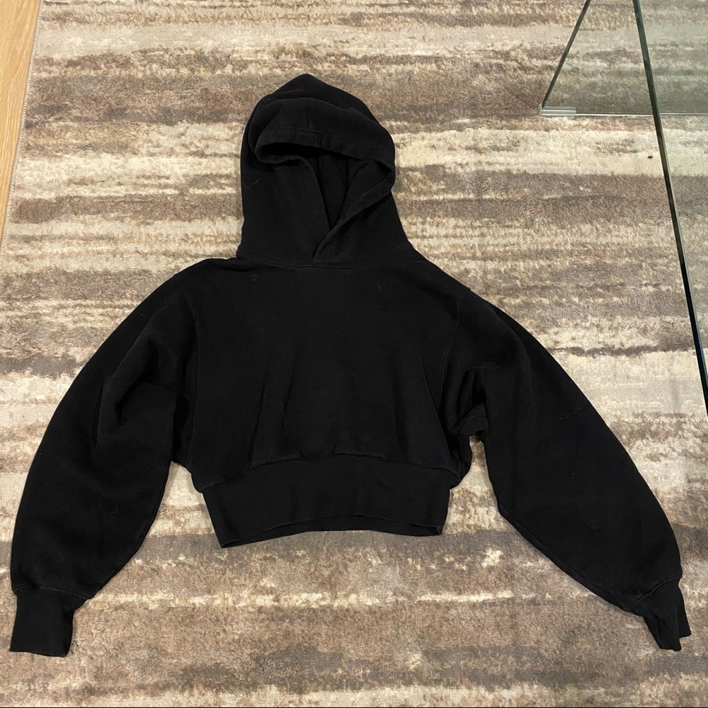 Aritzia tna black cropped hoodie